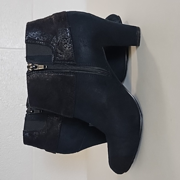 Soft Style Black Vegan Suede Fold Over Side Zip Padded Insole Ankle Boots - Picture 4 of 14